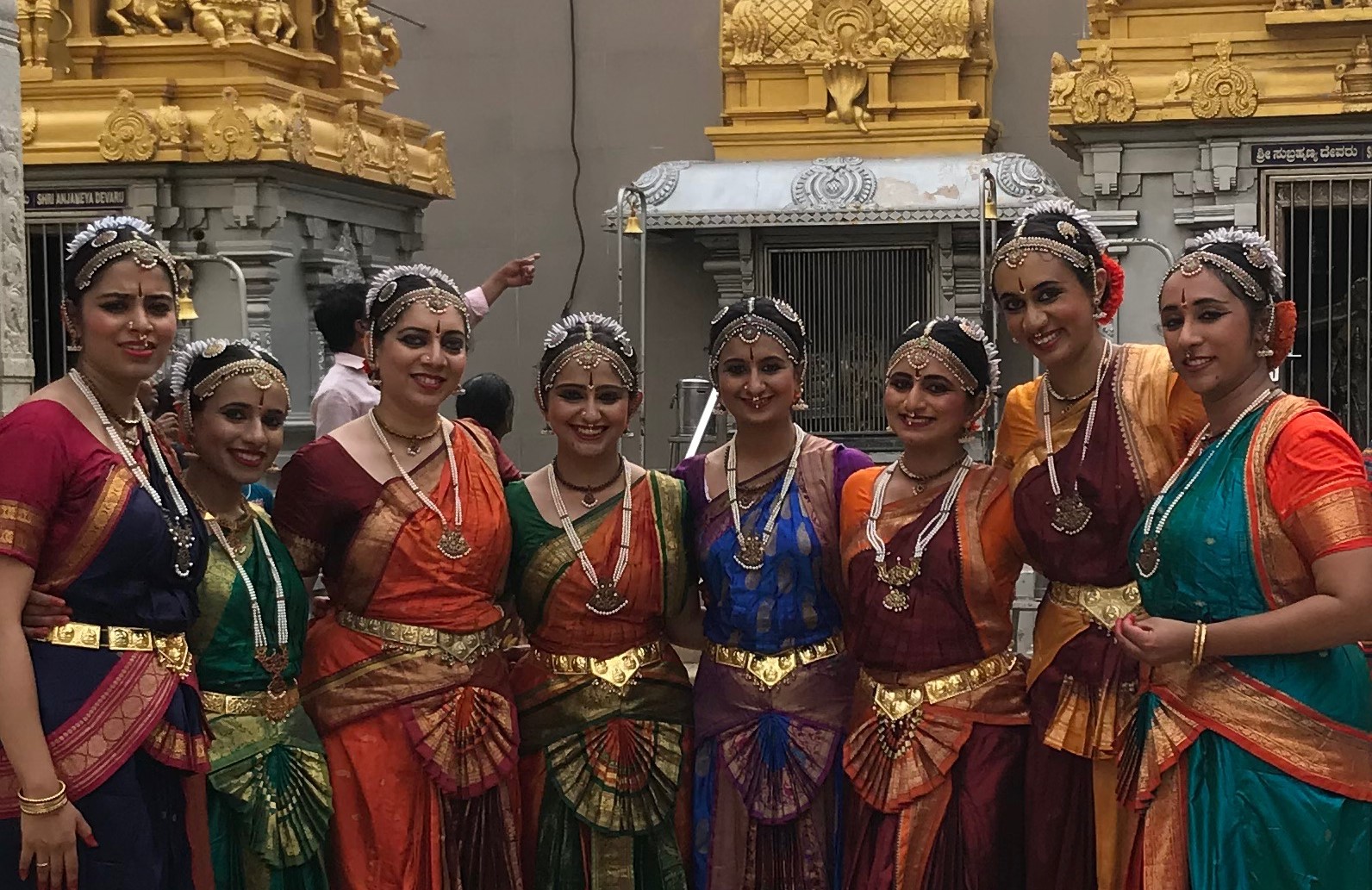 Dancers Charulatha, Purvi, Resham, Dhwani, Manasi, Chaitrali, Varsha and Nisha at Murdeshwar Temple
